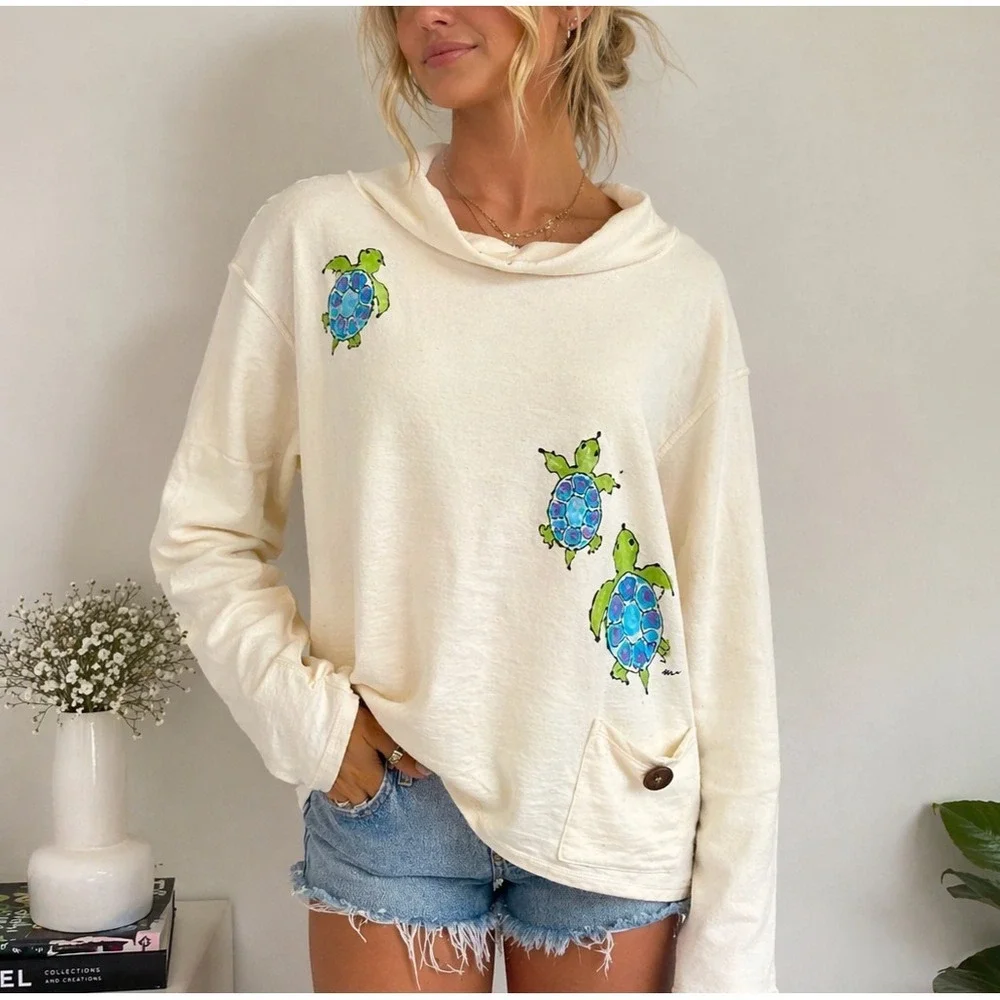 CMC Color Me Cotton Sea Turtle Print Sweatshirt XL Cream Beach Coastal USA Artsy - Picture 1 of 10